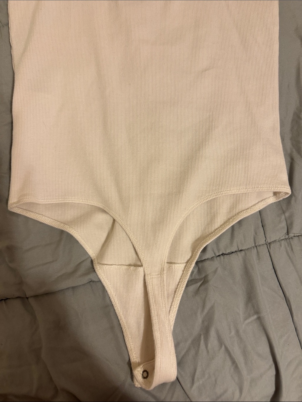Abercrombie & Fitch white Ribbed V-Neck Snap Bodysuit - Picture 4 of 6